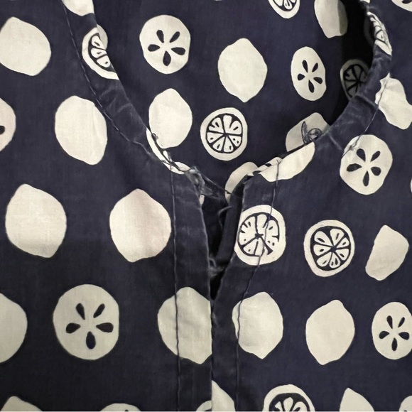 Lilly Pulitzer Sleeveless  Lemon Lime Print Navy Blue Blouse Tie Neck Size 12 ** - Picture 11 of 12